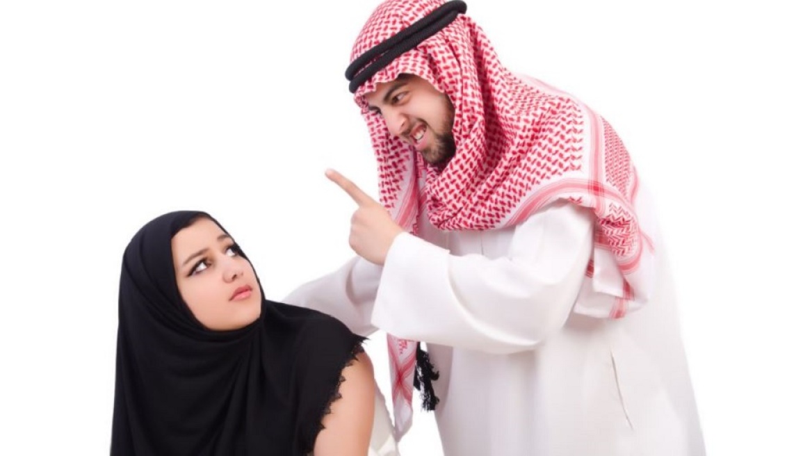 Βίντεο συμβουλεύει τους Σαουδάραβες... πώς να χτυπούν τις γυναίκες τους!